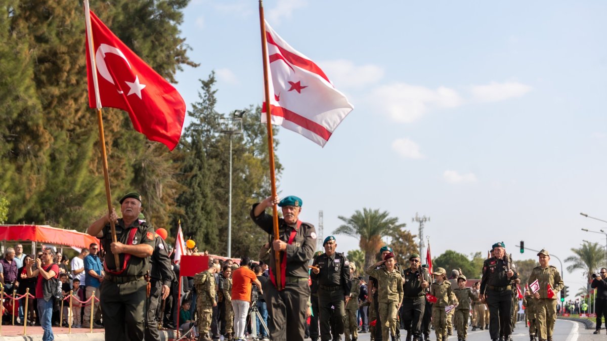 An official procession advances on Dr. Fazıl Küçük Boulevard to mark the 39th anniversary of the Turkish Republic of Northern Cyprus' (TRNC) independence, Lefkoşa (Nicosia), TRNC, Nov. 15, 2022. (AA Photo)