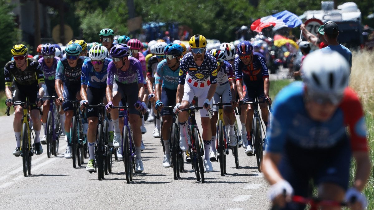 Lidl - Trek's Quinn Simmons in action with other cyclists during stage 17 of the Tour de France, Chambery to Voiron, Chambery, France, July 22, 2026. (Reuters Photo)