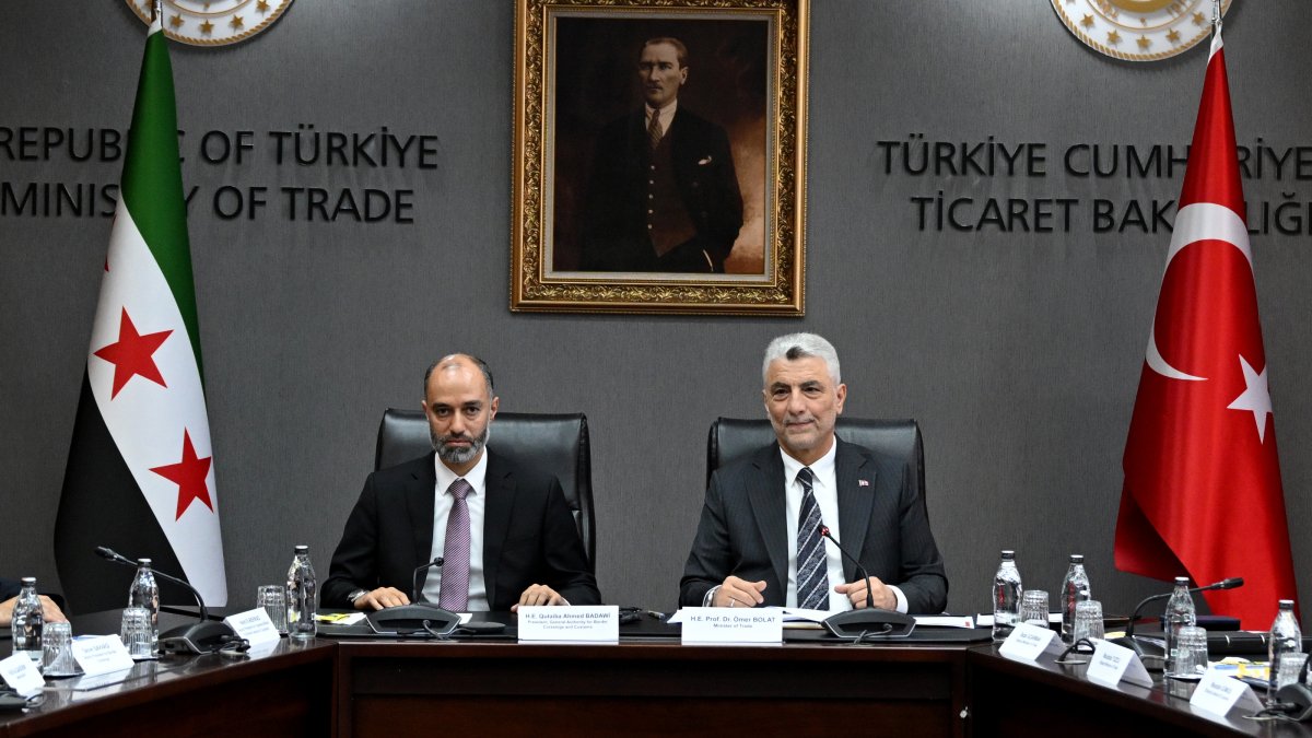 Trade Minister Ömer Bolat (R) during a meeting with Qutayba Badawi, head of the Syrian Customs and Border Crossings Authority, Ankara, Türkiye, July 22, 2026. (AA Photo)