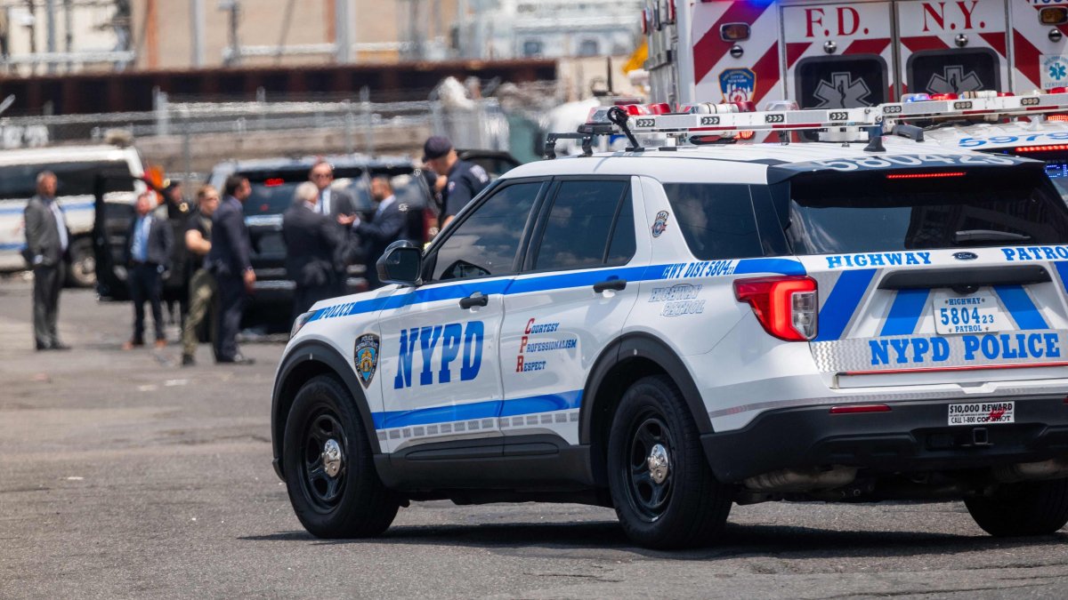 Police and security personnel gather around the convoy carrying ousted Venezuelan President Nicolas Maduro, as it arrives at a Brooklyn Detention Center, where he is being held after a pretrial court appearance on July 22, 2026, in New York City. (AFP Photo)
