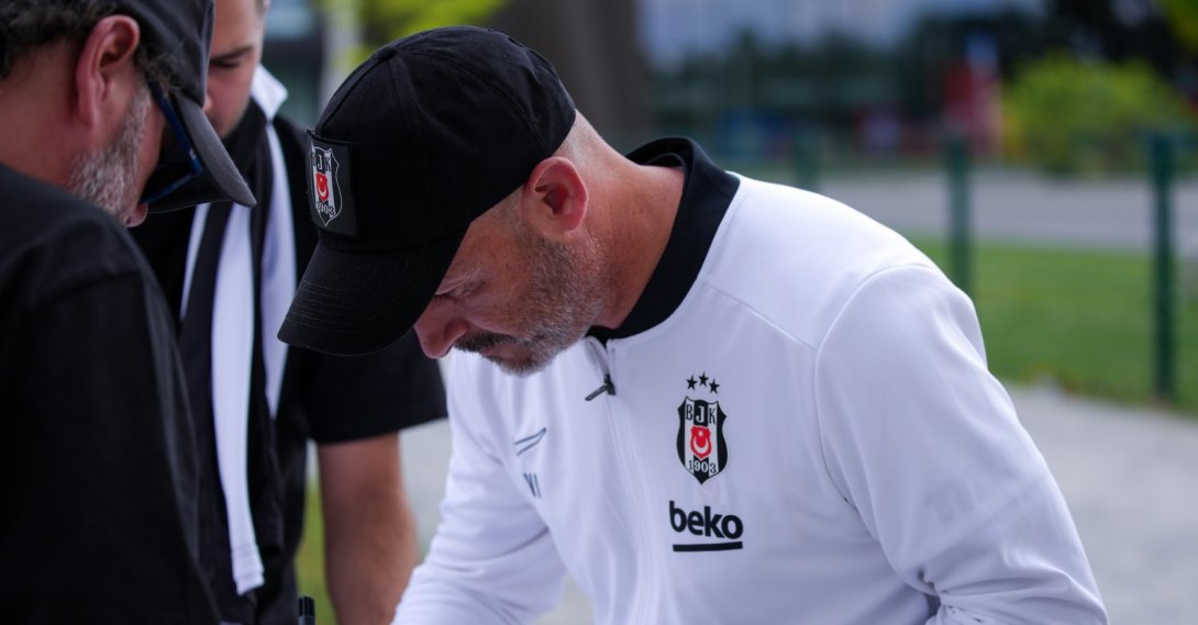 Beşiktaş coach Vincenzo Italiano signs autographs during a training session at the Slovak Olympic Training Centre ahead of the Europa League match against Midtjylland, Samorin, Slovakia, July 22, 2026. (AA Photo)