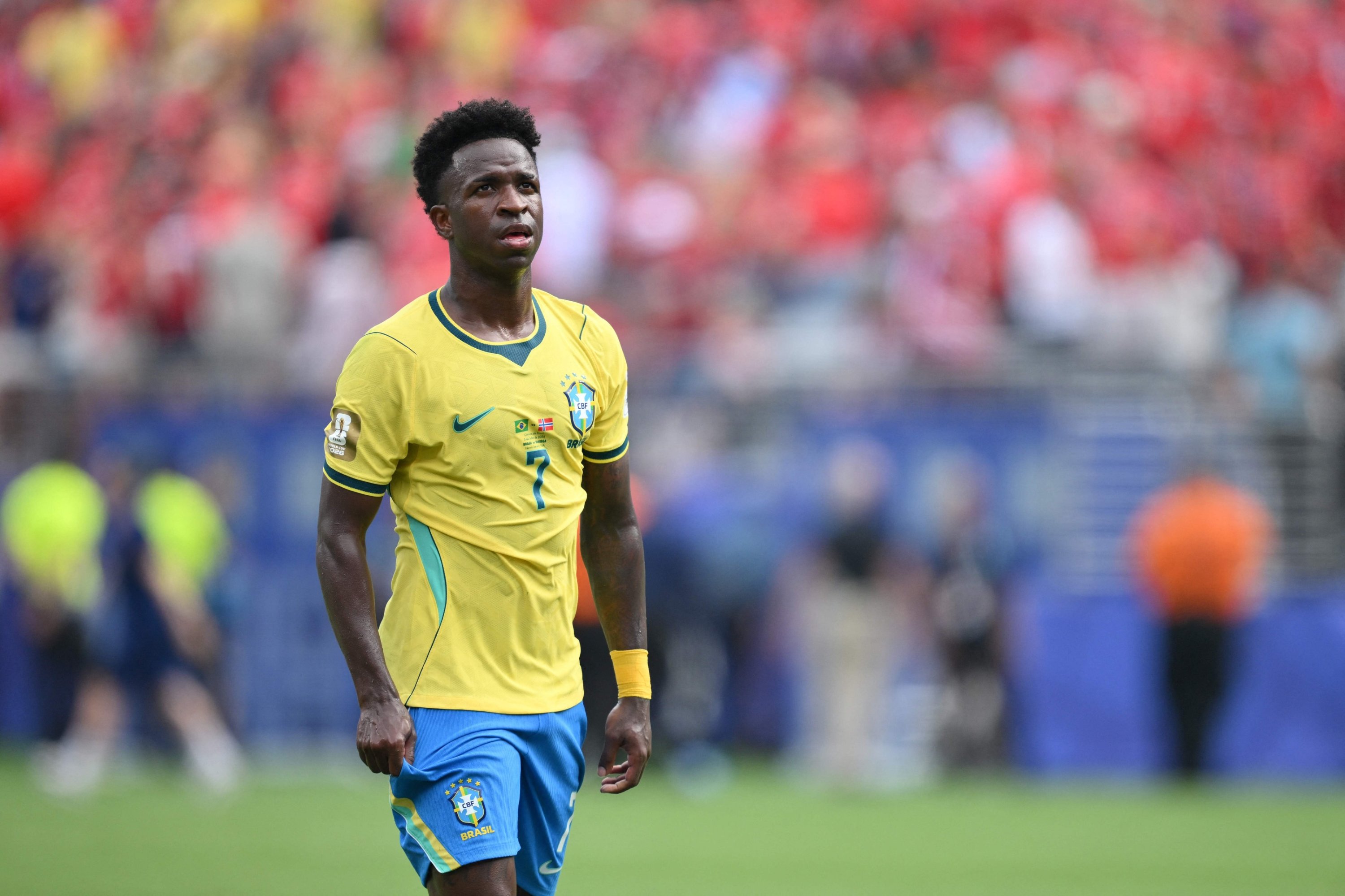 Vinicius unveils new look after chin procedure, 1st-ever beard
