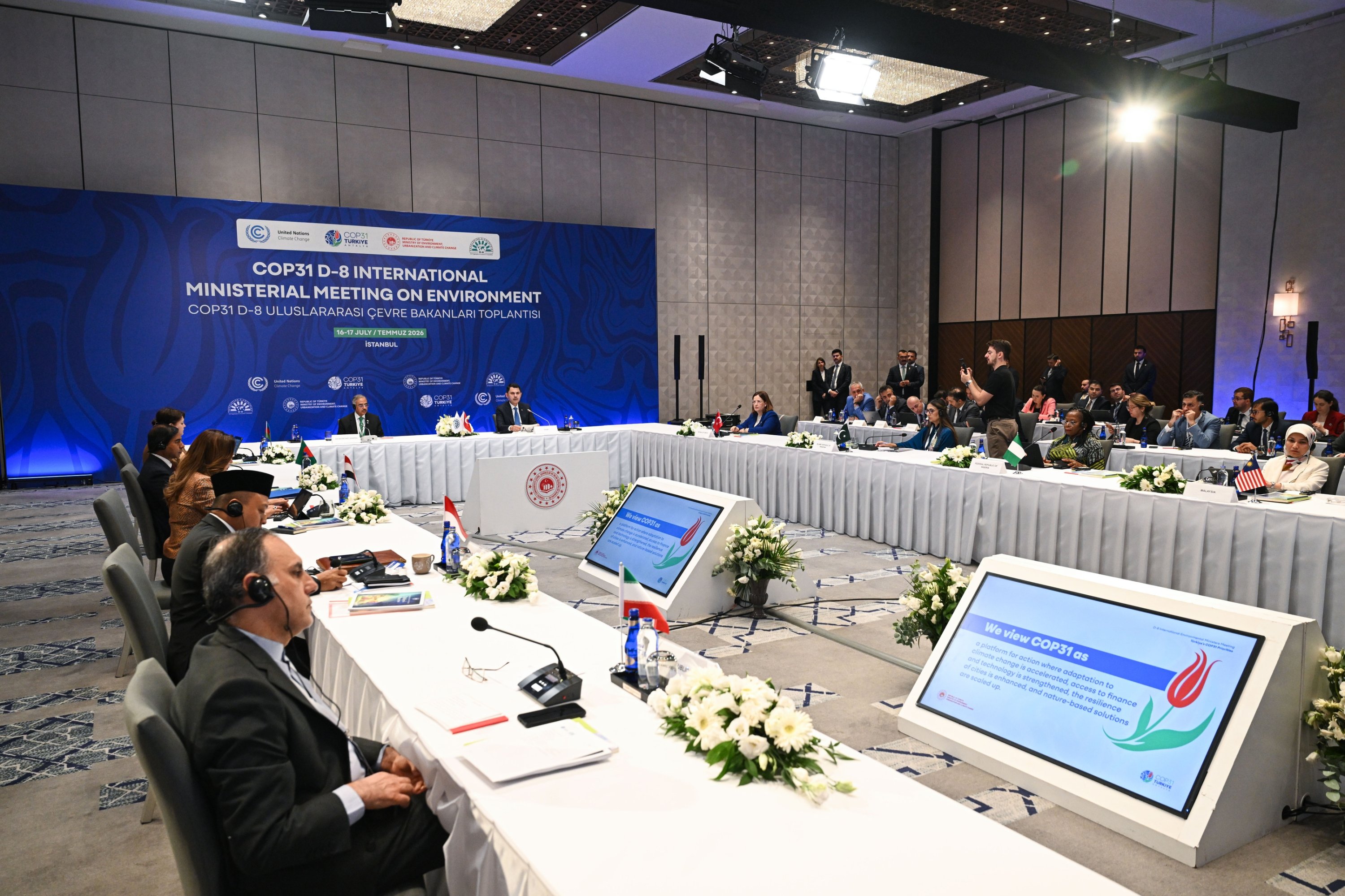 Over 10,000 from 104 countries apply to volunteer at COP31
