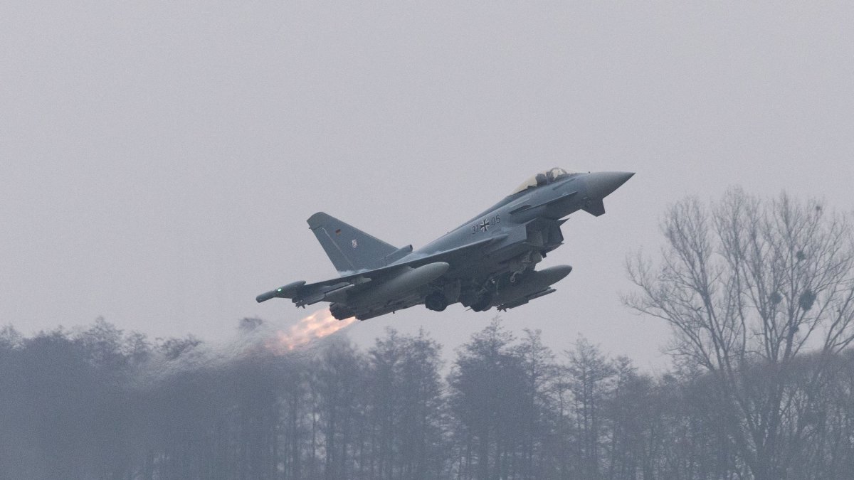 A German Air Force Eurofighter Typhoon fighter jet takes off during a training scramble at the 22nd Tactical Air Base, Malbork, Poland, Dec. 10, 2025. (Reuters Photo)