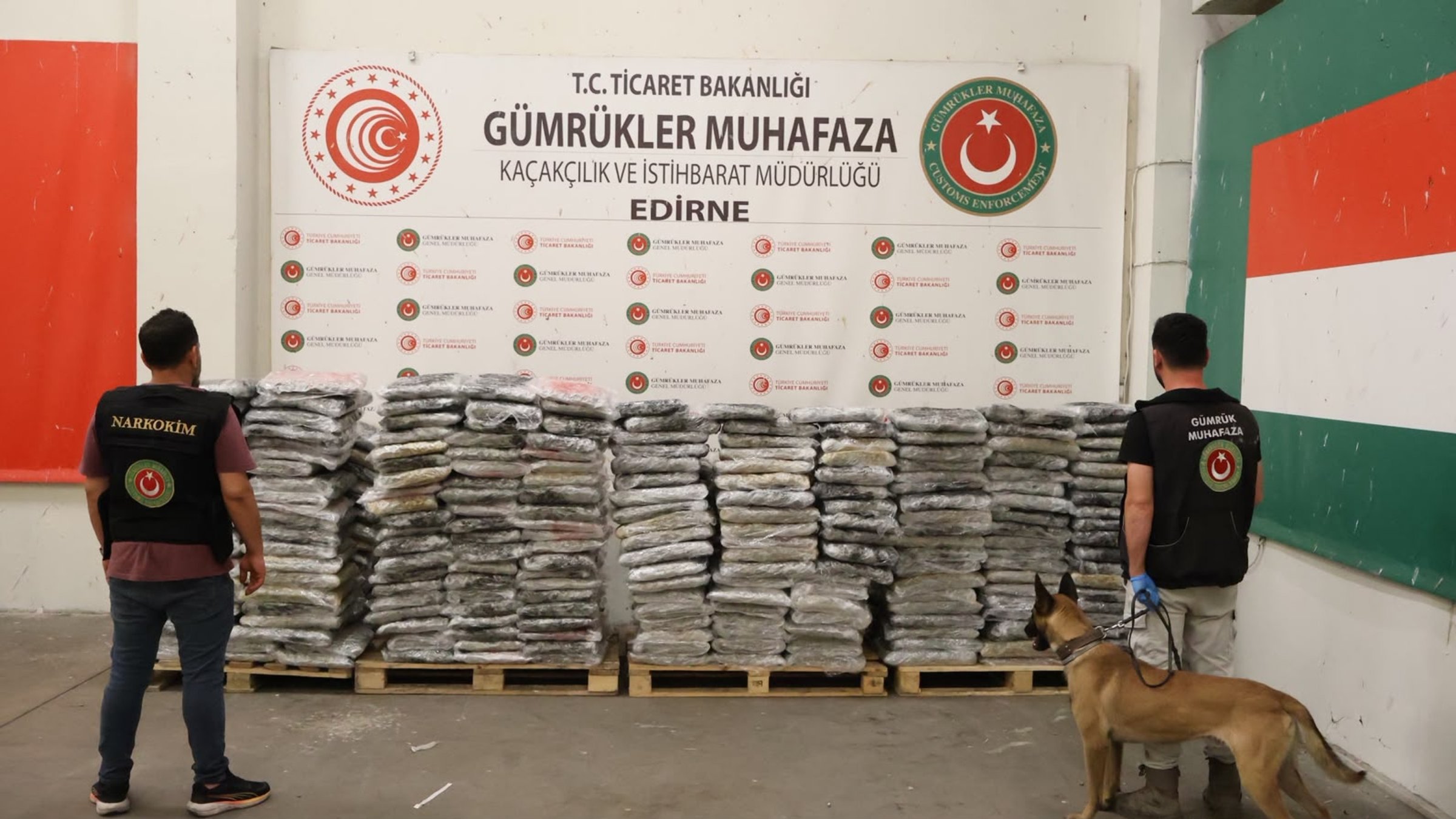 Customs Enforcement officers inspect narcotics seized during operations at the Kapıkule Border Gate, Edirne, Türkiye, July 10, 2026. (AA Photo)
