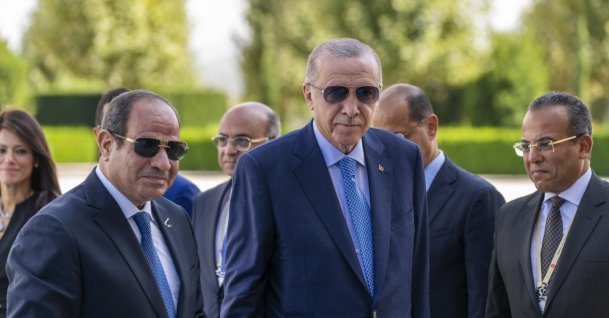 President Recep Tayyip Erdoğan and Egyptian President Abdel-Fattah el-Sissi walk during a welcome ceremony, Ankara, Türkiye, Sept. 4, 2024. (AP Photo)