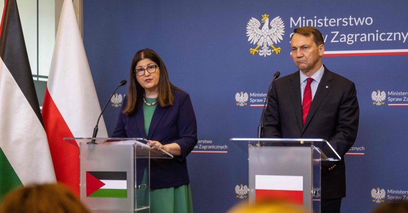 Palestinian Foreign Minister Varsen Aghabekian Shahin (L) and Poland's Foreign Minister Radoslaw Sikorski (R) hold a joint press conference after their meeting in the ministry building in Warsaw, Poland, July 10, 2026. (AFP Photo)