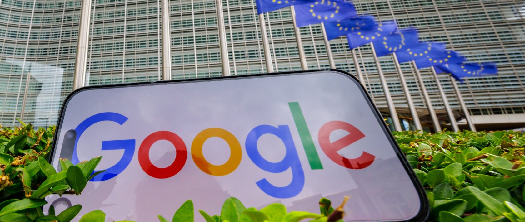 A general view shows a Google logo on a smartphone screen in front of the European Commission building, Brussels, Belgium, July 23, 2026. (EPA Photo)
