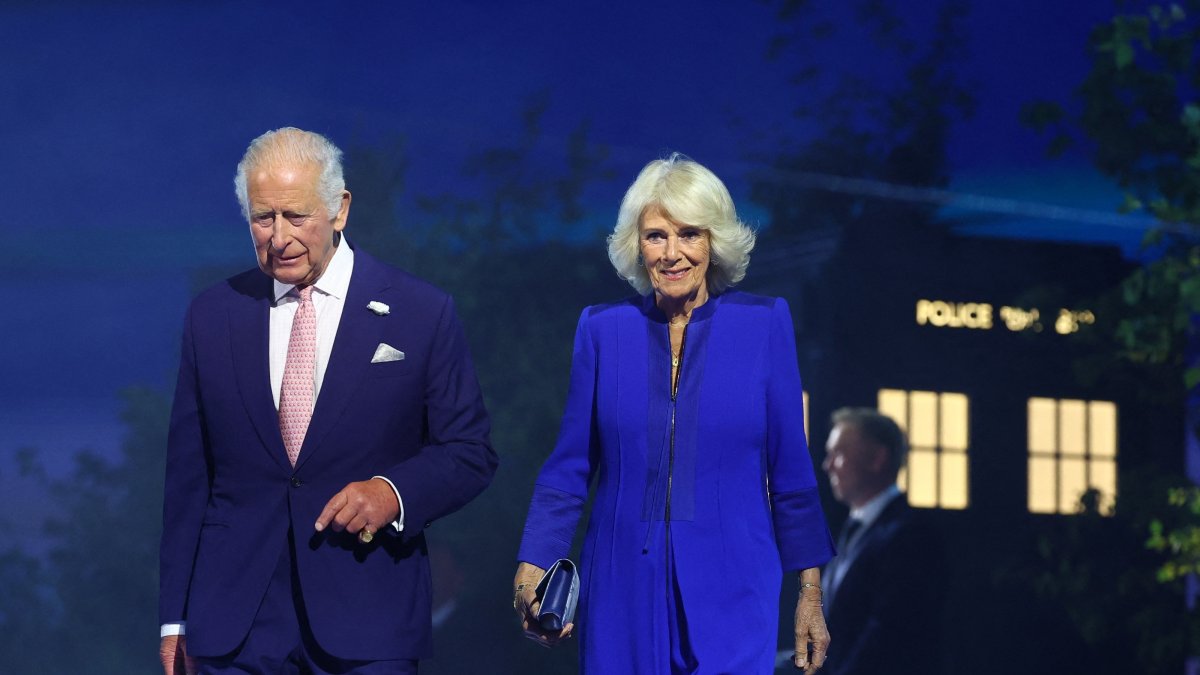 Britain's King Charles and Queen Camilla step out of The Tardis from the TV series Doctor Who during the opening ceremony of the 2026 Commonwealth Games at The Hydro, Glasgow, Scotland, July 23, 2026. (Reuters Photo)