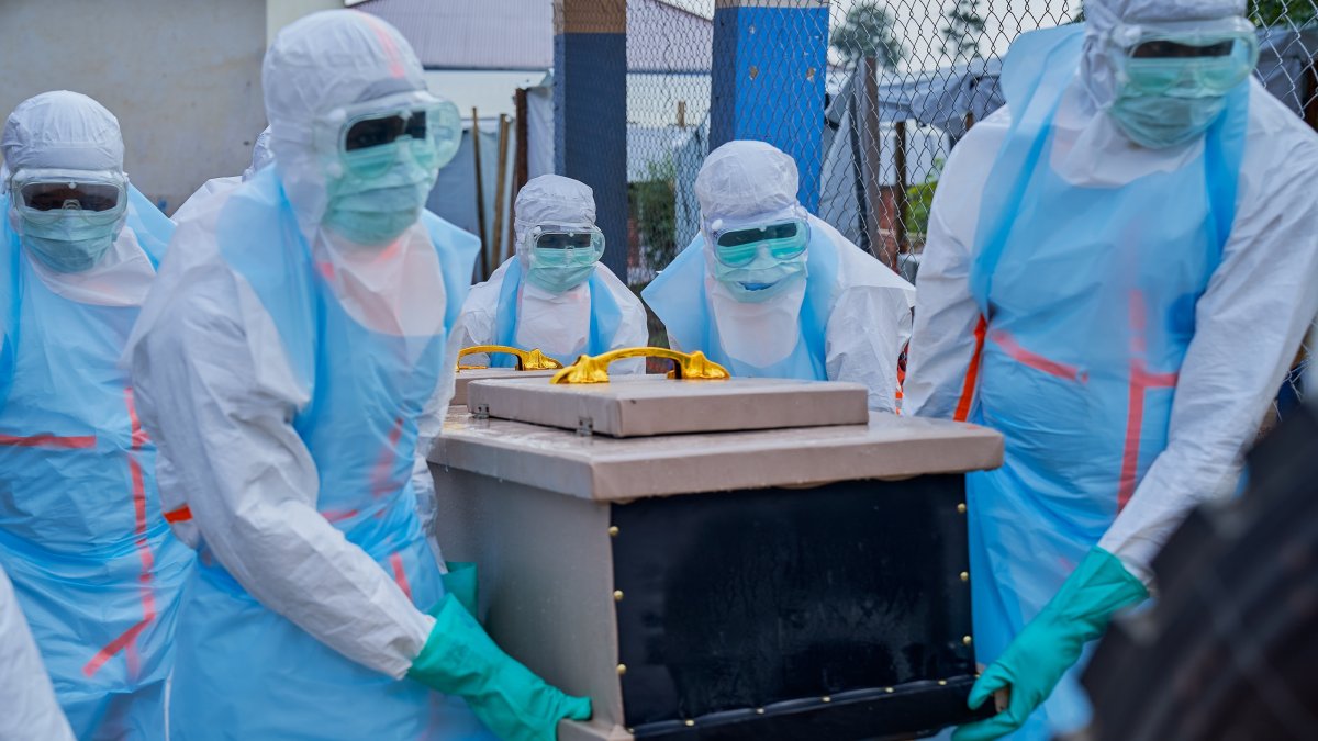 Staff lift a coffin into a vehicle at the Ebola treatment center of the General Hospital, Bunia, DRC, July 22, 2026. (EPA Photo)