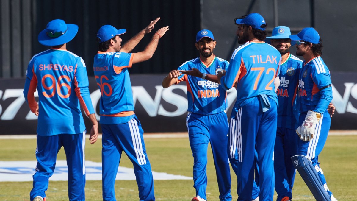 Indian players celebrate the wicket of Brian Bennet during the second Twenty20 international cricket match between Zimbabwe and India at Harare Sports Club, Harare, Zimbabwe, July 25, 2026. (AFP Photo)
