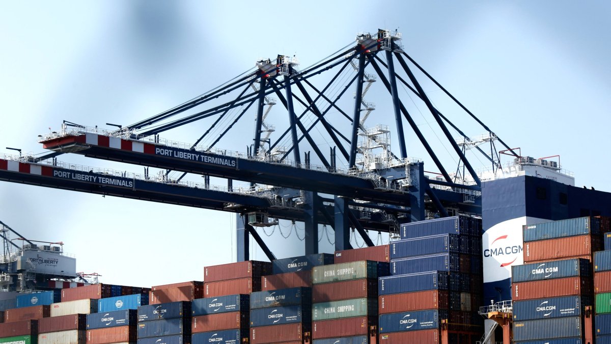 The APL Sentosa container ship is seen at Port Liberty in Bayonne, New Jersey, U.S., July 24, 2026. (AFP Photo)