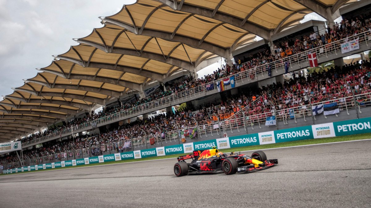 Red Bull's Max Verstappen drives his car during the Formula One Malaysia Grand Prix in Sepang, Malaysia, Oct. 1, 2017. (AFP Photo)