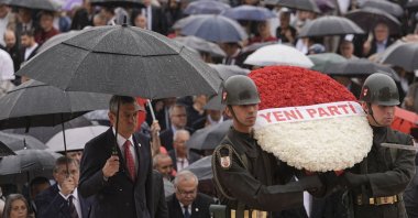 YP Chair Özgür Özel (L) visits the mausoleum of Atatürk as two honor guards carry a wreath of the party, Ankara, Türkiye, July 25, 2026. (AA Photo)