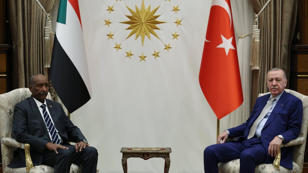 President Recep Tayyip Erdoğan meets with Sudan's Sovereign Council Chairperson Abdel Fattah al-Burhan Ankara, Türkiye, Dec. 25, 2025. (AA Photo) 