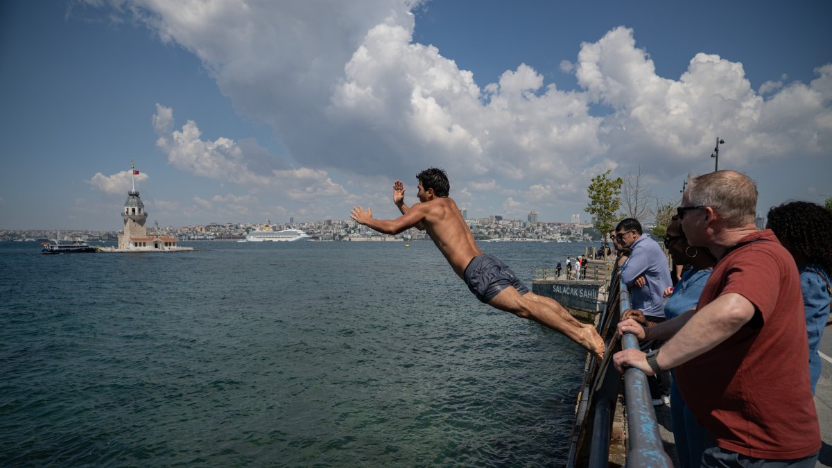 People seek relief from soaring temperatures by swimming off the Üsküdar coast, Istanbul, Türkiye, July 26, 2026. (AA Photo) 