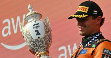 McLaren's British driver Lando Norris celebrates with the trophy after winning the Formula 1 Hungarian Grand Prix at the Hungaroring racetrack in Mogyorod near Budapest, Hungary, July 26, 2026. (AFP Photo)