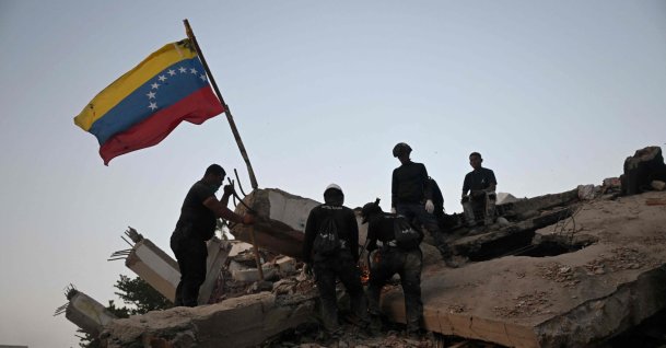 Rescue teams search for bodies amid the rubble of an Obras del Poder Popular (OPP) building, Caraballeda, Venezuela, July 24, 2026. (AFP Photo)