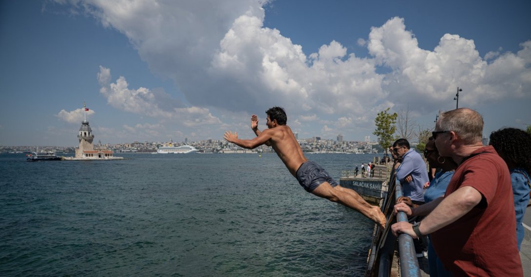 People seek relief from soaring temperatures by swimming off the Üsküdar coast, Istanbul, Türkiye, July 26, 2026. (AA Photo) 