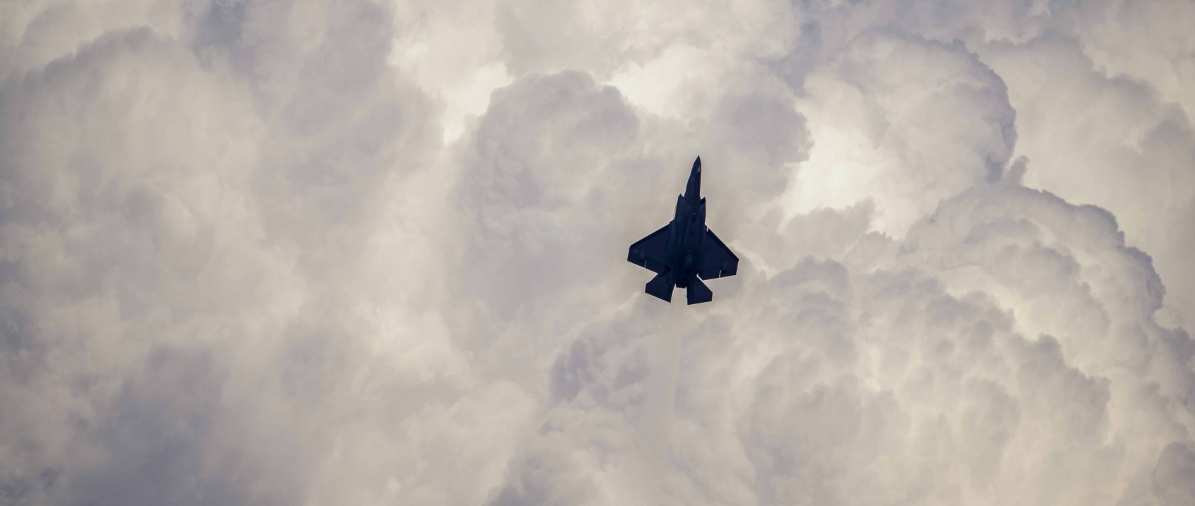 U.S. Navy F35 flies over the U.S. Marine Corps War Memorial, also known as the Iwo Jima Memorial, in Arlington, Virginia, July 4, 2026. (EPA File Photo)