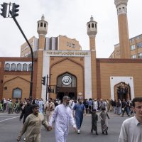 People leave the East London Mosque after Friday prayers, London, U.K., May 29, 2026. (Getty Images Photo)