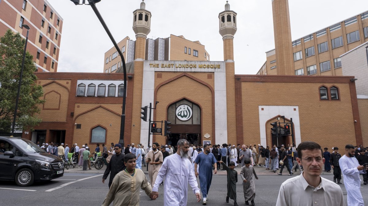 People leave the East London Mosque after Friday prayers, London, U.K., May 29, 2026. (Getty Images Photo)
