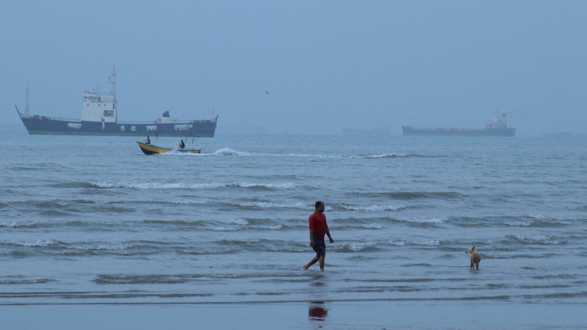 Vessels in the Strait of Hormuz near the beach of Bandar Abbas, Iran, July 27, 2026. (Reuters Photo)