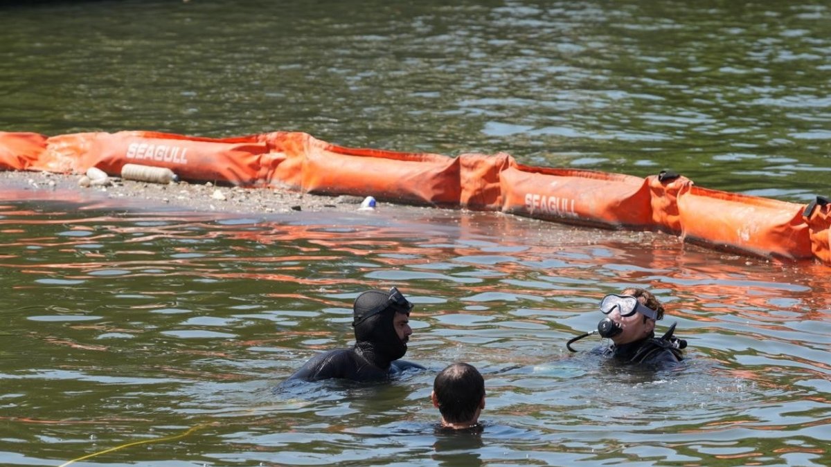 AK Party raises awareness to Golden Horn pollution under CHP | Daily Sabah