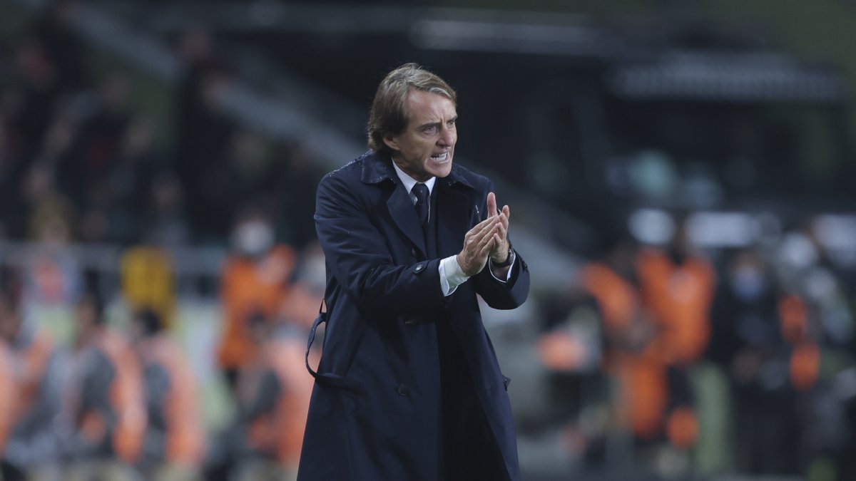Italy's head coach Roberto Mancini gestures during an international friendly soccer match against Türkiye at the Torku Arena, Konya, Türkiye, March 29, 2022. (AP Photo)