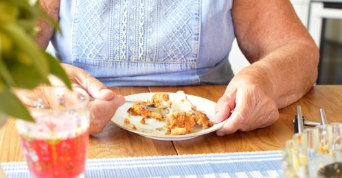 A preliminary study suggests that limiting daily eating to about eight or nine hours may help improve certain cognitive skills in older women, even when weight loss is similar. (Shutterstock Photo)