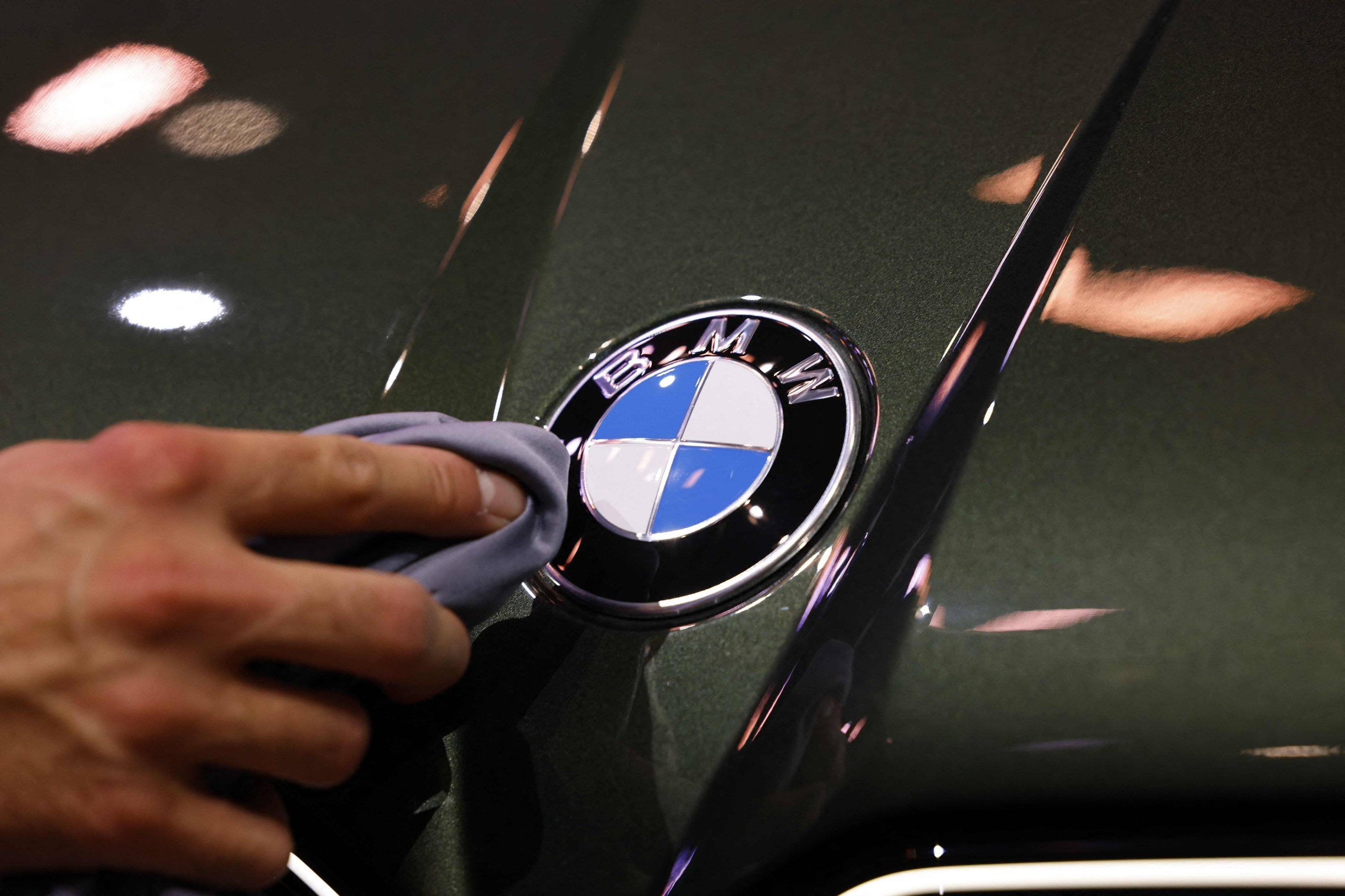 A staff member cleans the car logo of a BMW at the International Motor Show IAA, Munich, southern Germany, Sept. 8, 2025. (AFP Photo)