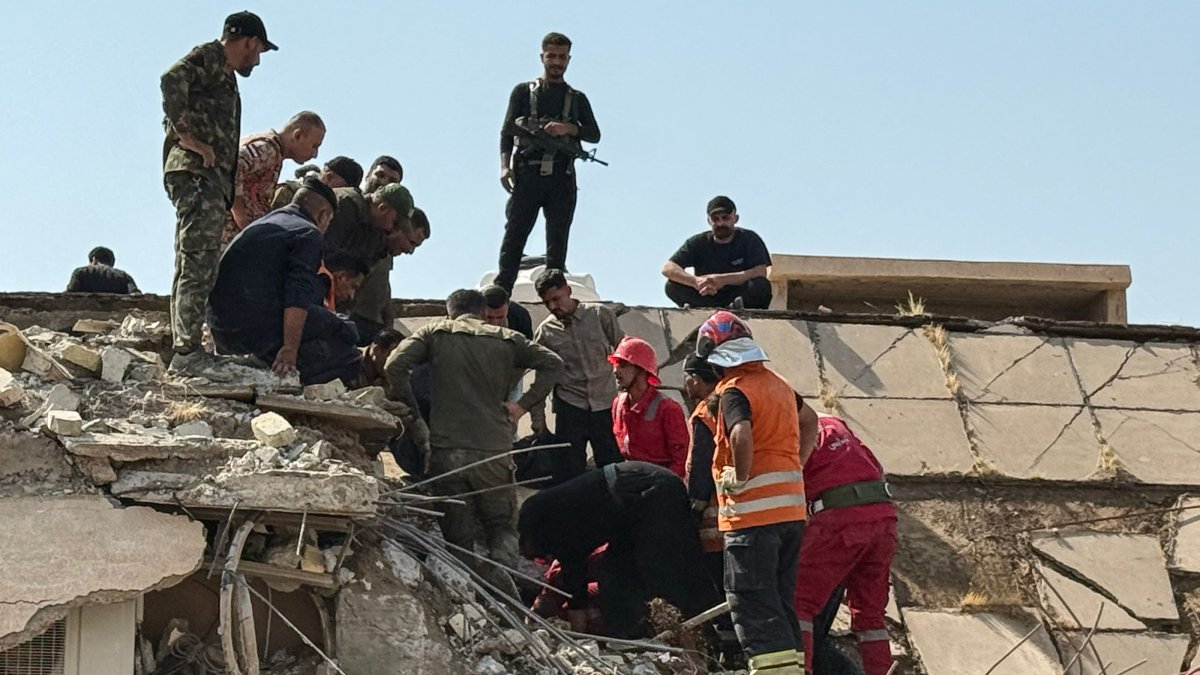 Security forces and emergency personnel work at the site of a strike in Dayala, Iraq, July 29, 2026. (AFP Photo)