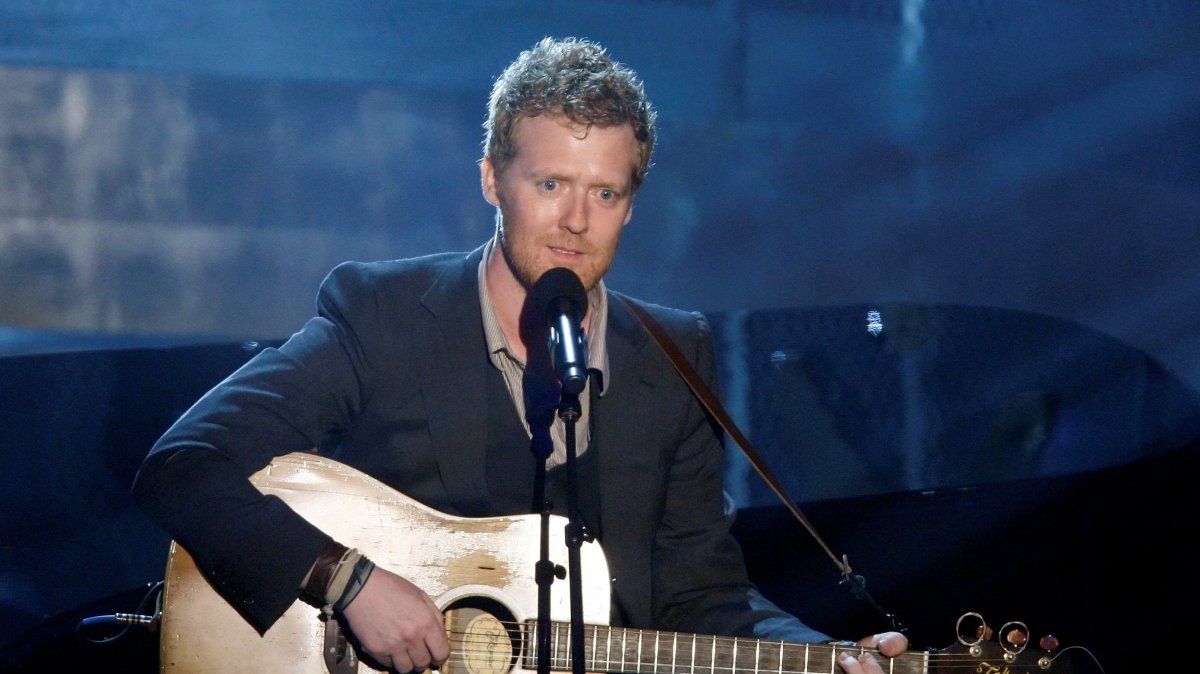 Glen Hansard performs "Falling Slowly" during the 80th annual Academy Awards, Hollywood, U.S., Feb. 24, 2008. (Reuters Photo)