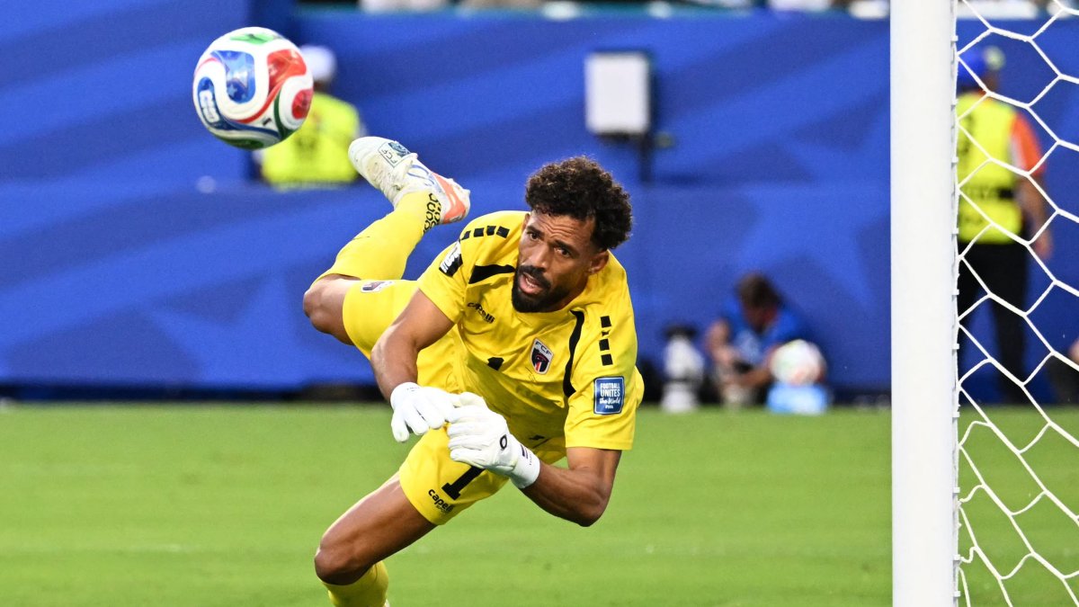 Cape Verde's Vozinha eyes the ball as he dives during the 2026 World Cup round of 32 football match between Argentina and Cape Verde at the Miami Stadium, Miami Gardens, U.S., July 3, 2026. (AFP Photo)