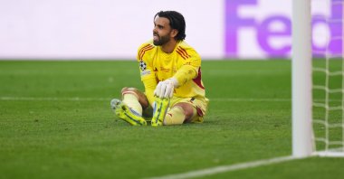 Arsenal's goalkeeper David Raya sits on the ground during the Champions League final match against Paris Saint-Germain, Budapest, Hungary, May 30, 2026. (AP Photo)