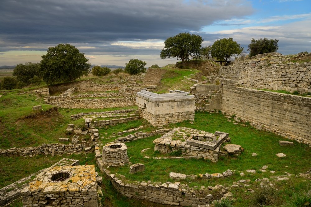 A general view of the sanctuary walls and wells of Troy archeological site near Hisarlık, Çanakkale, Türkiye, Nov. 13, 2012. (Shutterstock Photo)