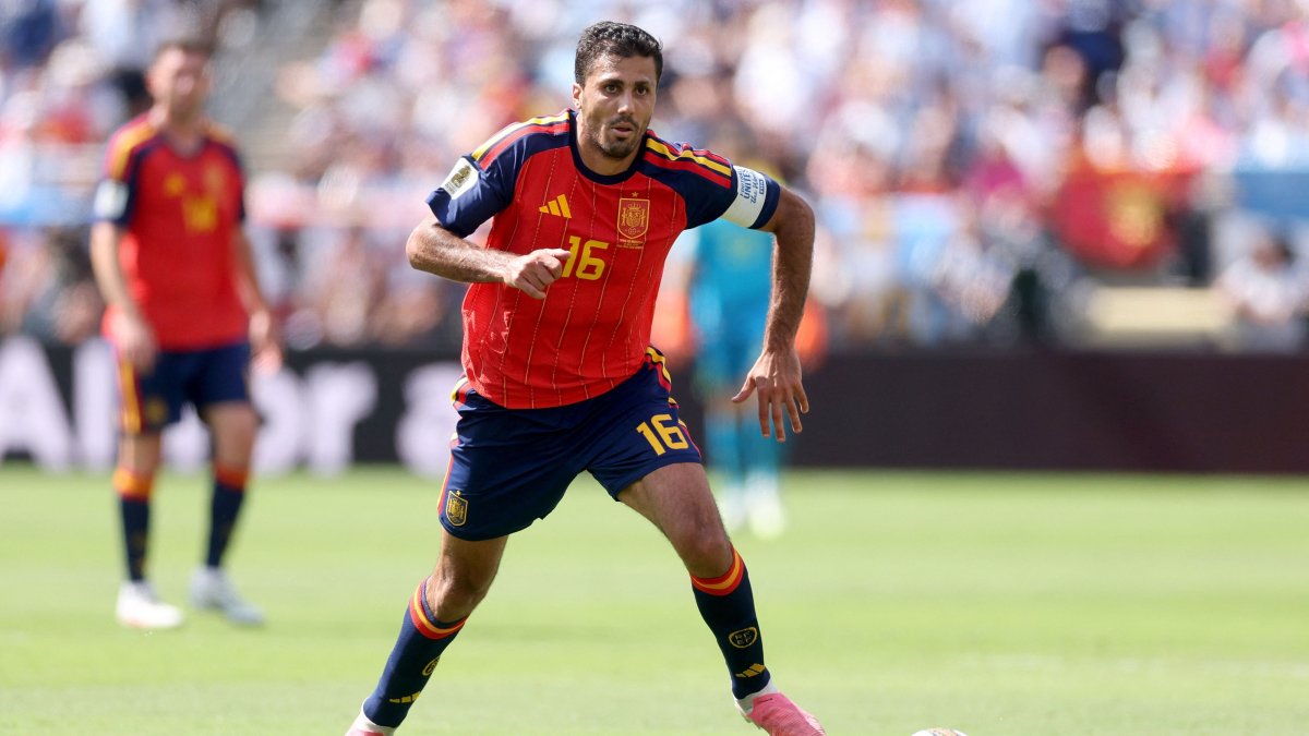 Spain's Rodri runs with the ball during the 2026 FIFA World Cup match against Argentina at New York/New Jersey Stadium, East Rutherford, U.S., July 19, 2026. (AFP Photo)