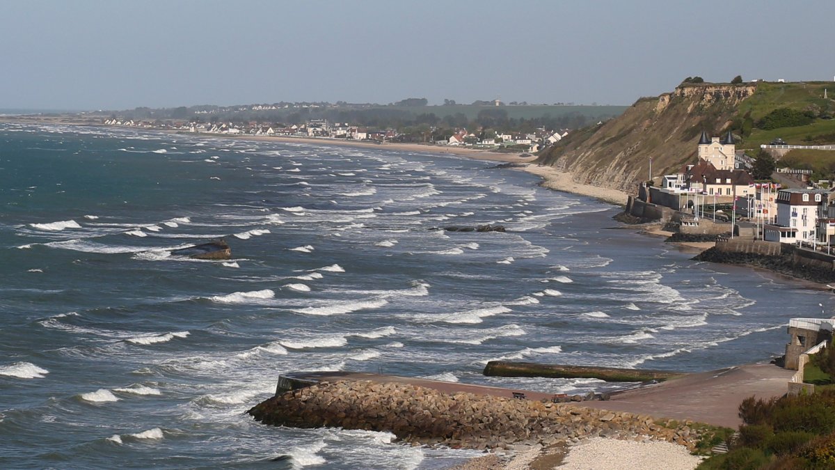 A general view of Arromanches commune and the remains of Mulberry Harbour, Normandy, France, May 13, 2019. (EPA Photo)