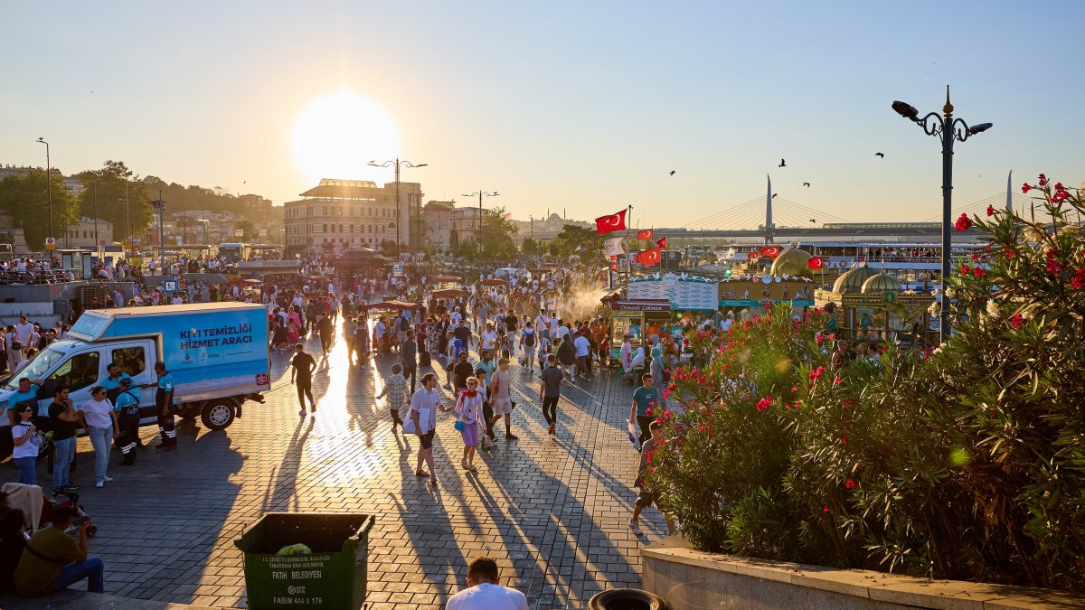 A general view of the crowded Eminönü district, a key commercial and transportation hub in Istanbul, Türkiye, June 30, 2026. (Shutterstock Photo)