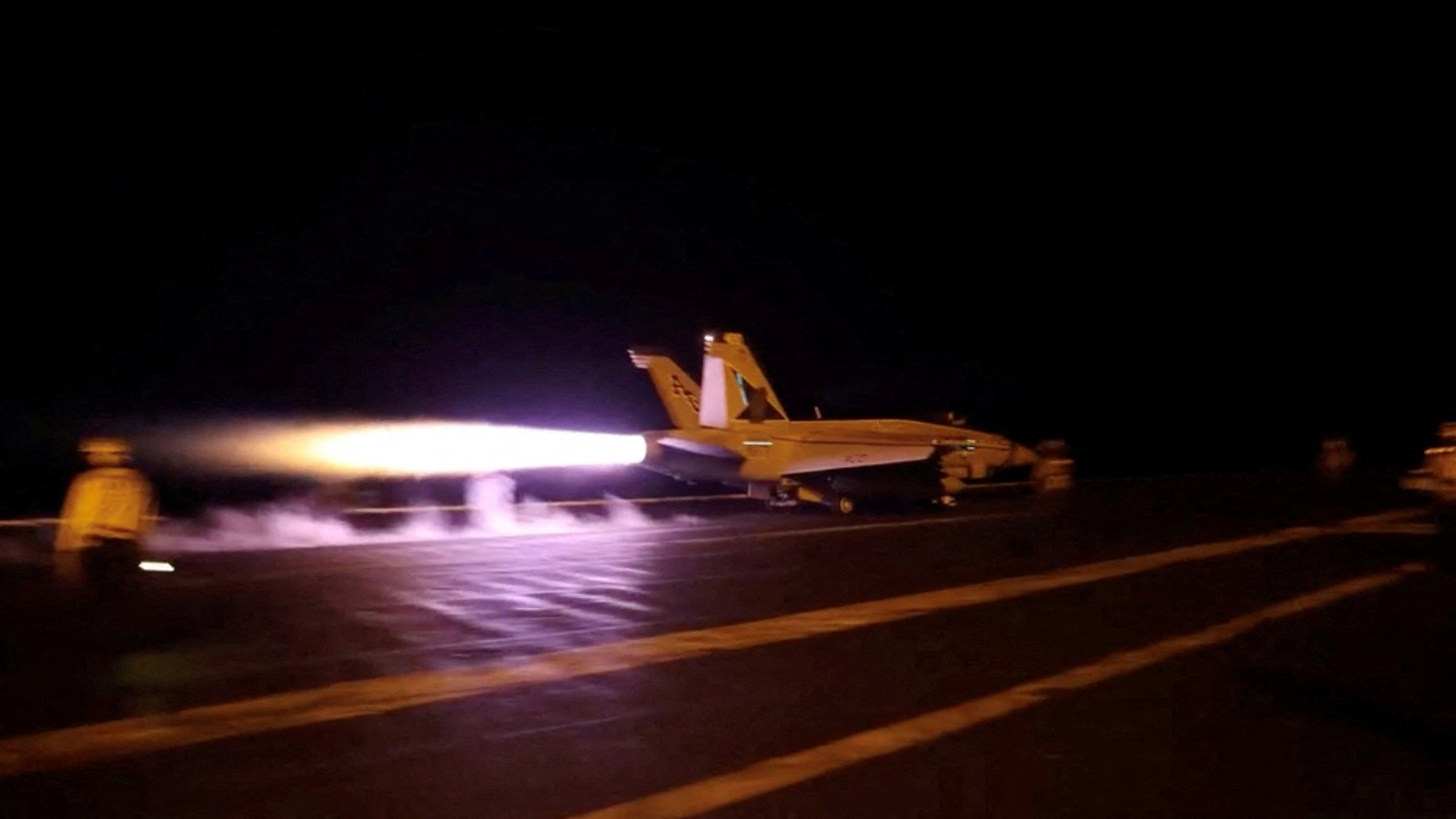 A U.S. military aircraft takes off from an unknown location during what U.S. Central Command (CENTCOM) says are strikes on Iran, July 29, 2026. (Reuters Photo)