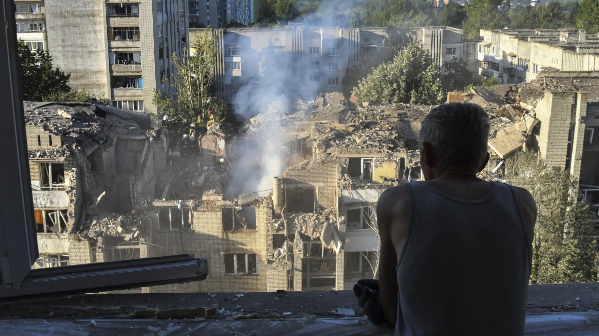 A man looks at the site of a Russian missile strike on a residential building in Lviv, western Ukraine, July 30, 2026. (EPA Photo)
