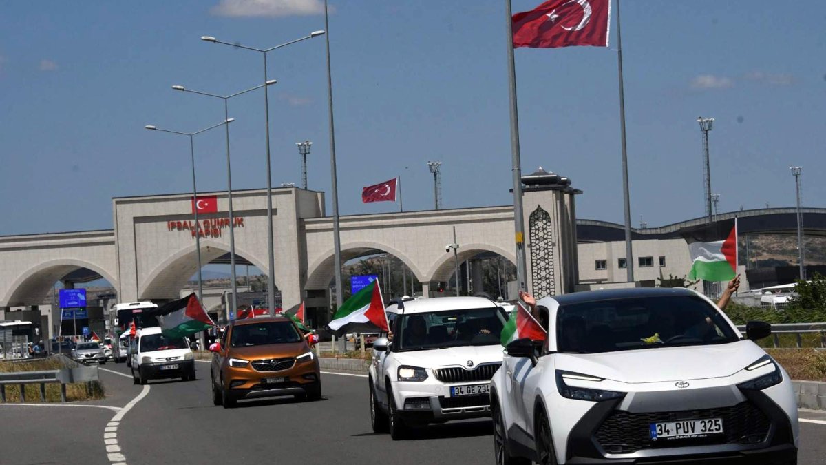 Turkish vehicles join the convoy at the Ipsala border crossing, Edirne, northwestern Türkiye, July 30, 2026. (DHA Photo)