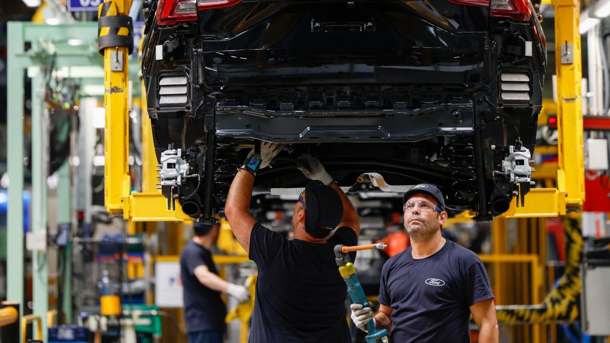 Men work on the assembly line at the Ford factory in Almusafes, near Valencia, Spain, July 23, 2026. (Reuters Photo)