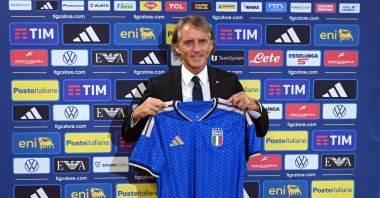 Returning head coach Roberto Mancini (R) poses during a press conference, Rome, Italy, 29 July 2026. (EPA Photo)