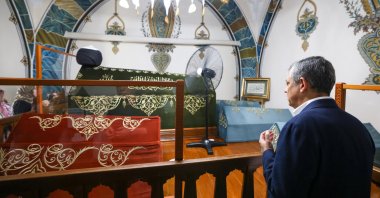 YP Chair Özgür Özel prays at the tomb of Muslim mystic Hacı Bayram-ı Veli, Ankara, Türkiye, July 24, 2026. (Photo by Ali Ekeyılmaz)