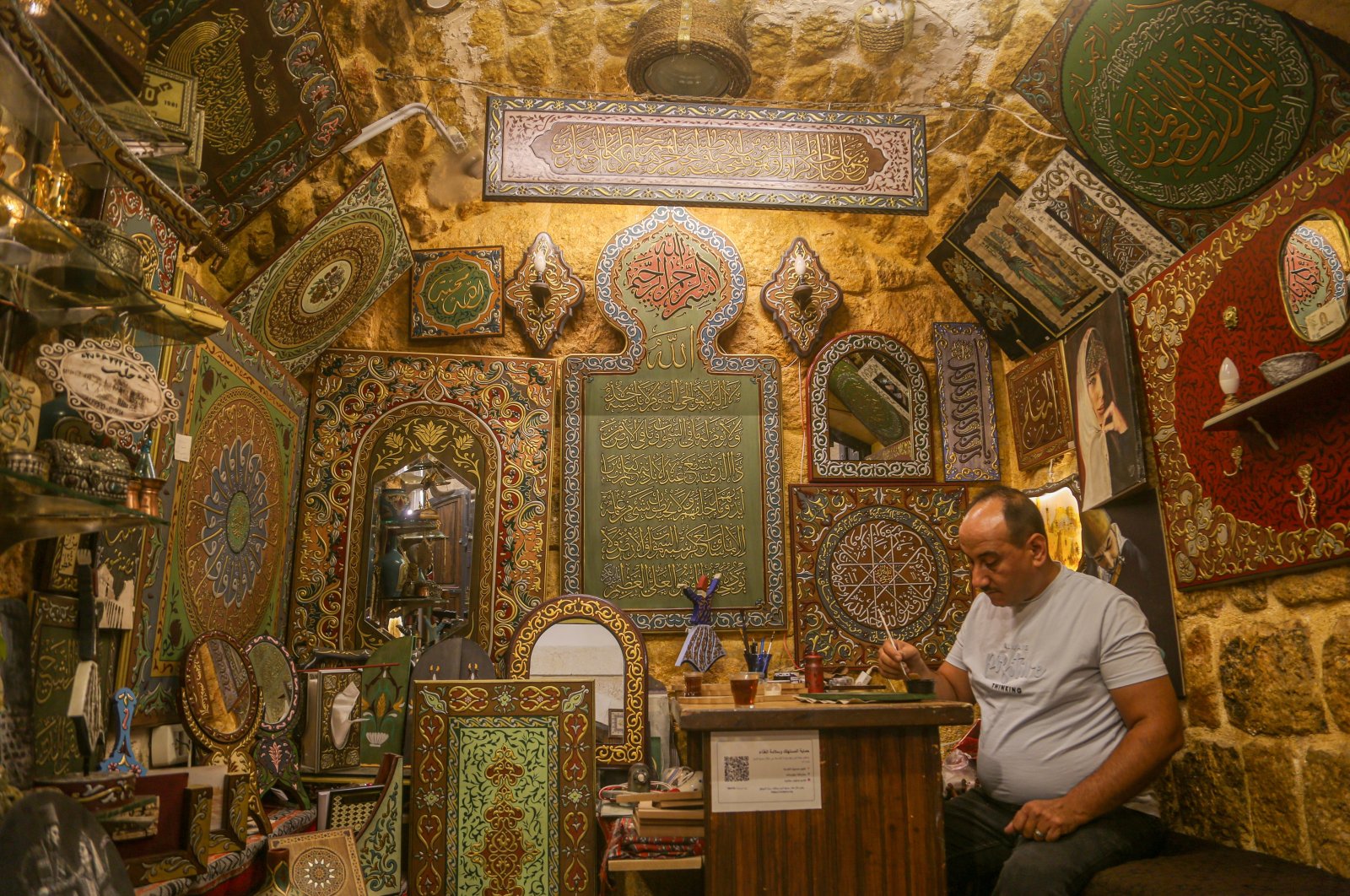 Aleppo artisan keeps ancient wood relief tradition alive | Daily Sabah