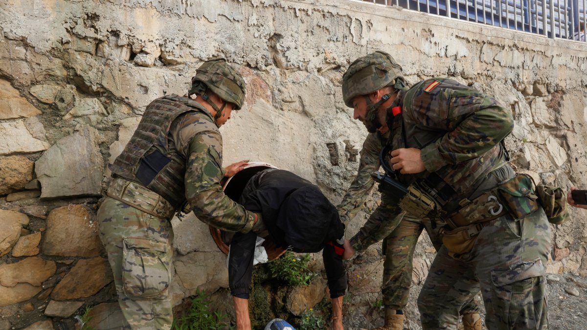 Spanish soldiers find a migrant hiding in a tunnel at the Tarajal beach, after mass crossings of migrants on foot and by sea from Morocco into Spanish territory, Ceuta, Spain, Aug. 1, 2026. (Reuters Photo)