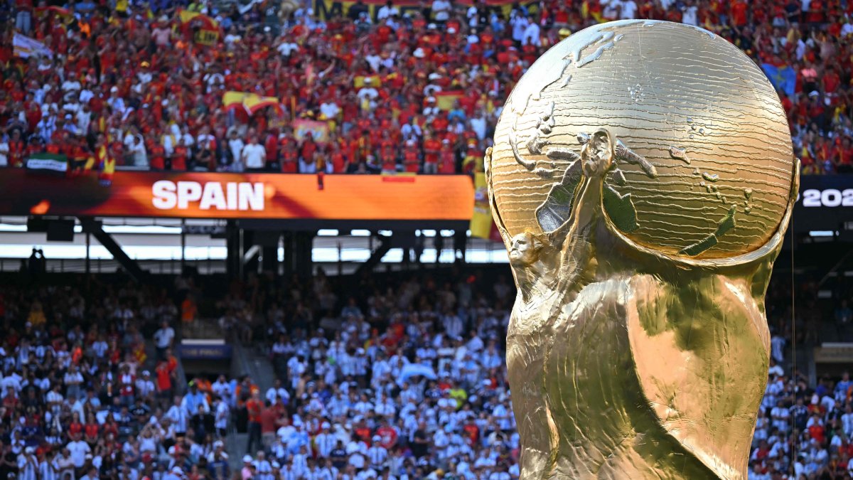  This view shows a large replica of the World Cup trophy at the end of the 2026 World Cup football tournament final match between Spain and Argentina at the New York/New Jersey Stadium in East Rutherford, U.S., July 19, 2026. (AFP Photo)