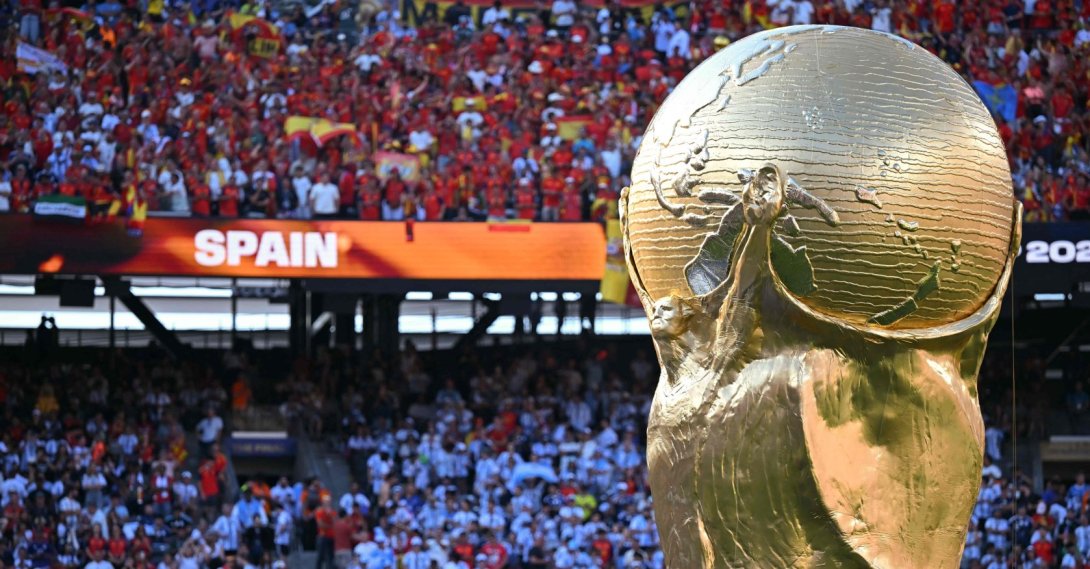  This view shows a large replica of the World Cup trophy at the end of the 2026 World Cup football tournament final match between Spain and Argentina at the New York/New Jersey Stadium in East Rutherford, U.S., July 19, 2026. (AFP Photo)