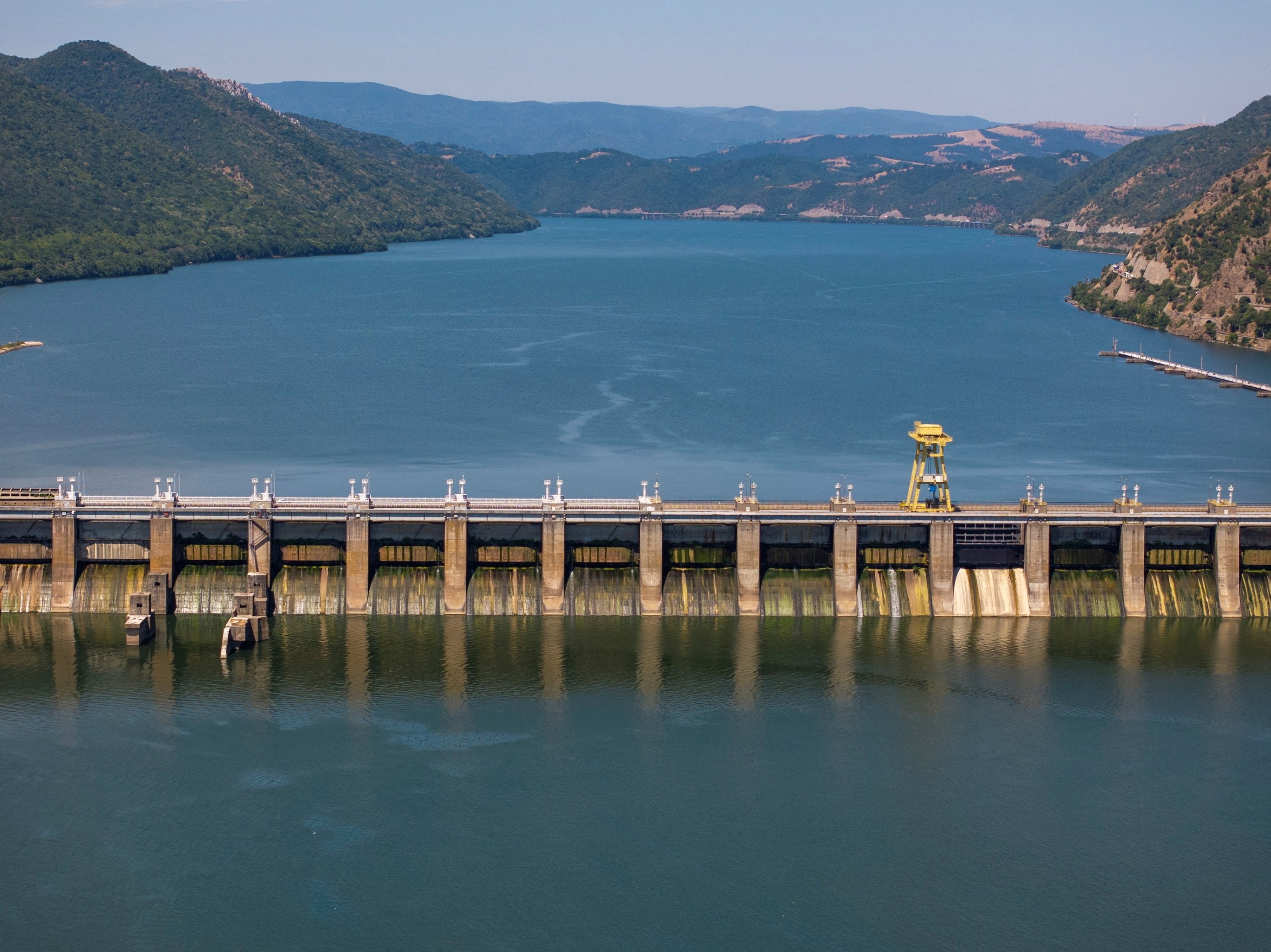 Low Danube levels force Serbia to cut hydro power generation